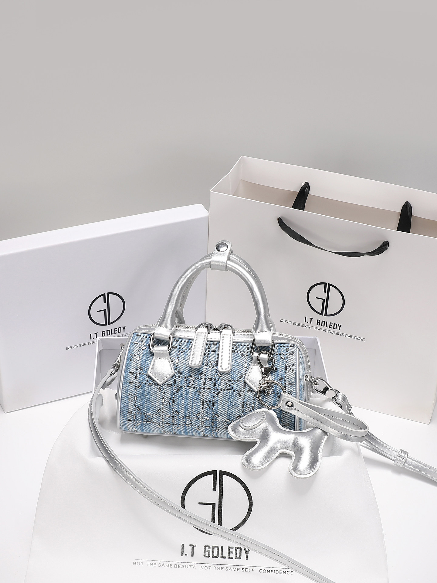 Luxury and Vintage Handheld Bo - огляд і ціна Luxury Bags Denim