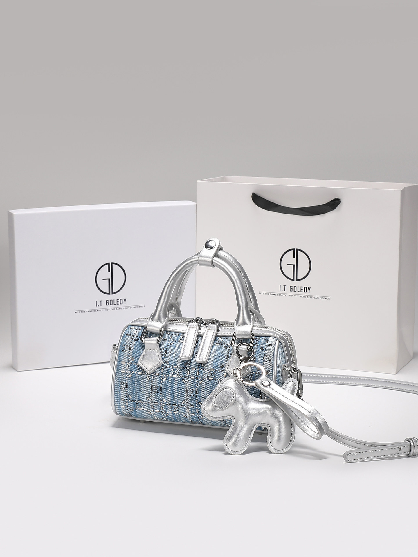 Luxury and Vintage Handheld Bo - огляд і ціна Luxury Bags Denim