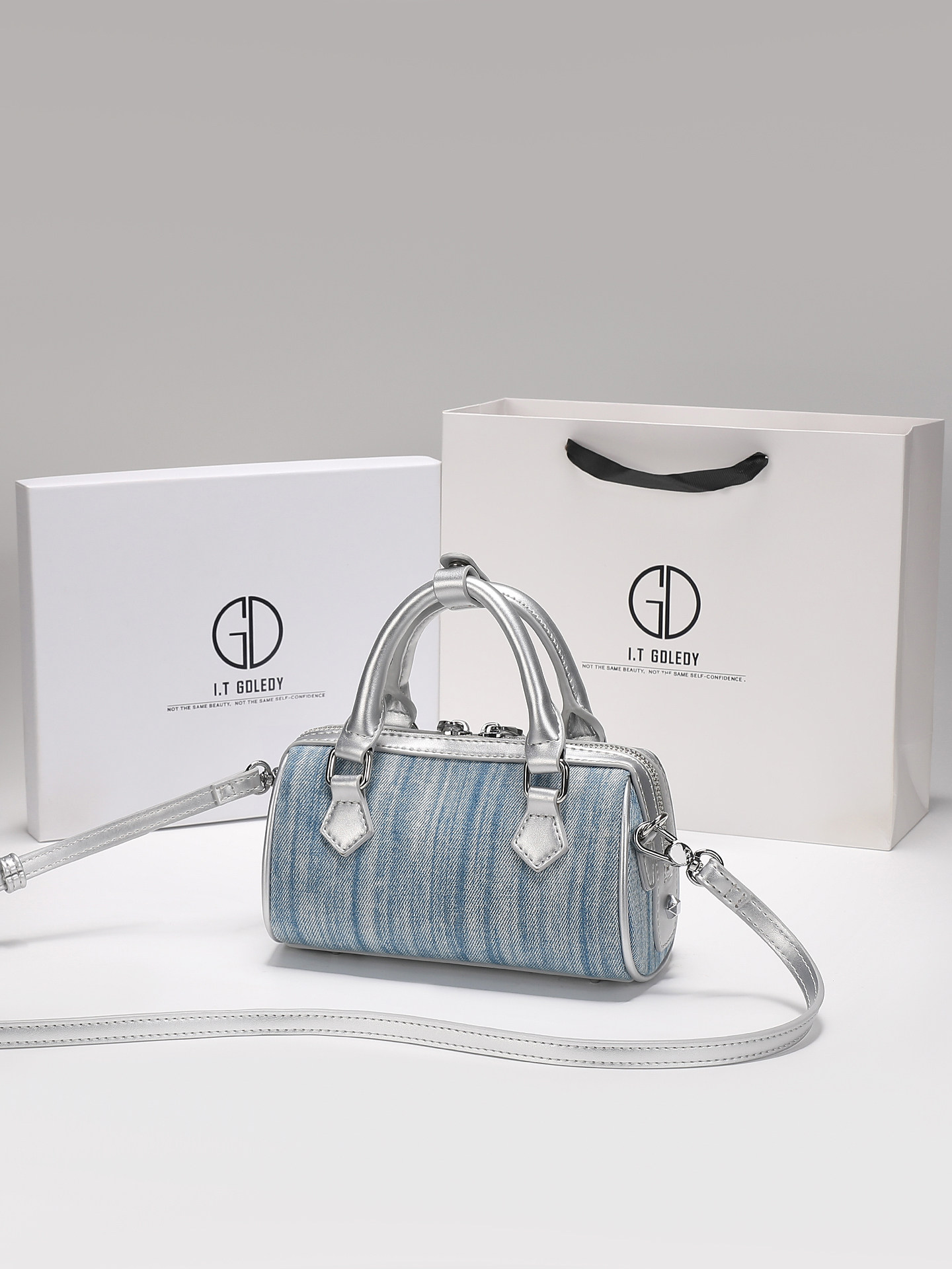 Luxury and Vintage Handheld Bo - огляд і ціна Luxury Bags Denim